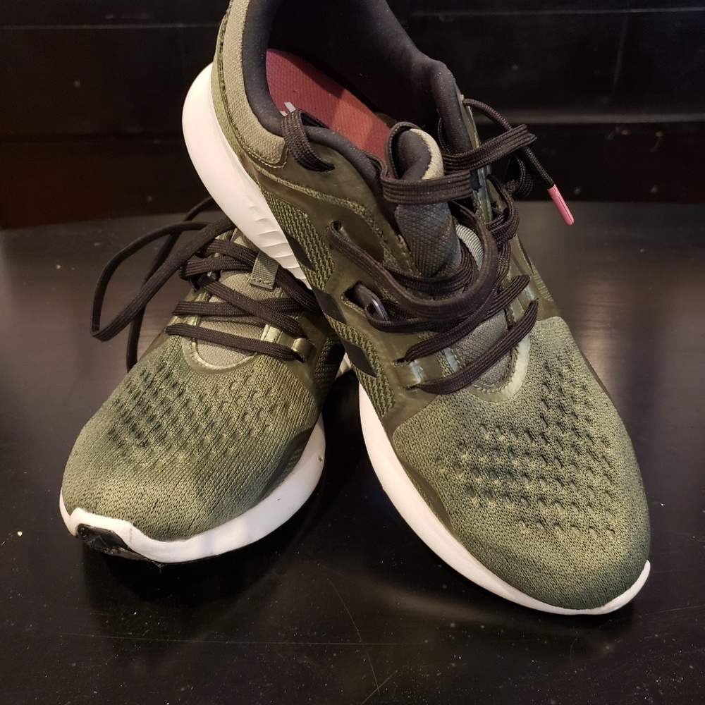 EUC-Adidas Edgebounce